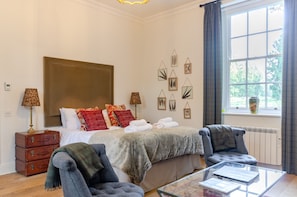 1 bedroom, bed sheets