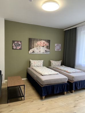 2 chambres, fer et planche à repasser, Wi-Fi gratuit, draps fournis