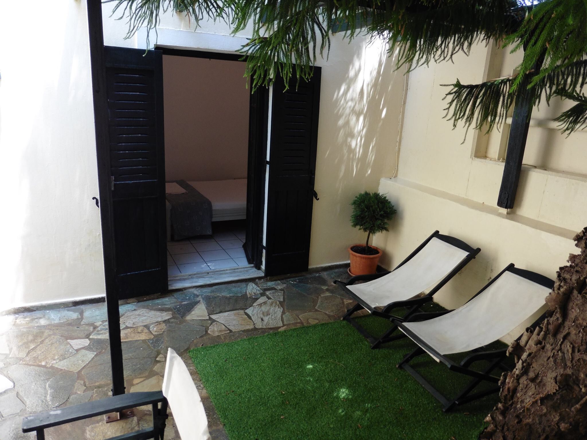 Fully equipt holiday accomodation,100m from beach in Kokkini Hani ,Crete