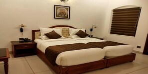 Caja de seguridad en la habitación y escritorio 