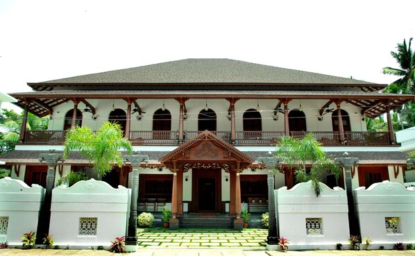 Fachada de la propiedad