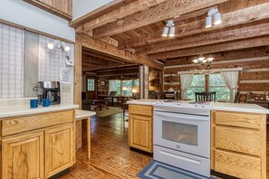 Fridge, microwave, oven, stovetop - Valhalla - Private Rustic Getaway (Sevierville)
