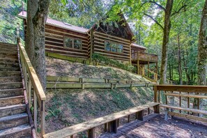 Property grounds - Valhalla - Private Rustic Getaway (Sevierville)