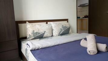 3 bedrooms, desk, iron/ironing board, WiFi