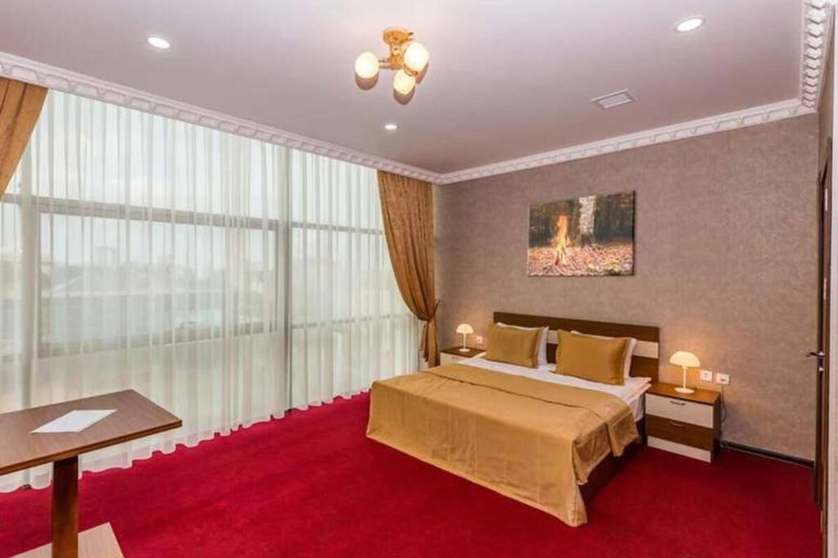 ميني بار وواي فاي مجانًا وملاءات أسرّة