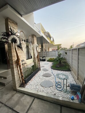 Garden - Bale Bagoes Babah Lombok (Batu Layar)