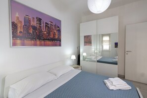 2 bedrooms, in-room safe, iron/ironing board, free WiFi - Nicla's Home - Near Trastevere Station (Roma)
