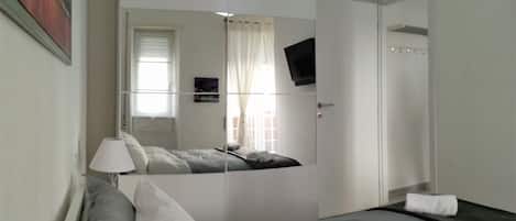 2 bedrooms, in-room safe, iron/ironing board, free WiFi
