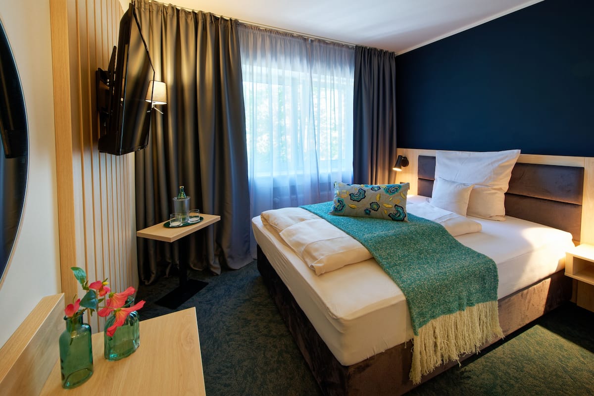 Klassieke eenpersoonskamer, 1 tweepersoonsbed, niet-roken, en-suite badkamer | Hypoallergeen beddengoed, een kluis op de kamer, een bureau