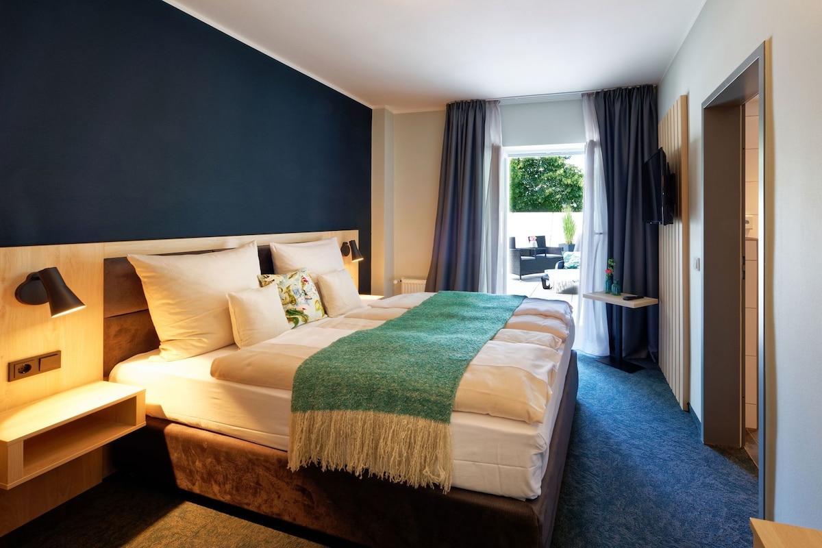 Hypo-allergenic bedding available, in-room safe, desk, laptop workspace