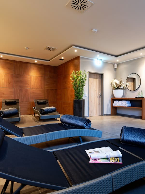 Couples treatment rooms, sauna, facials, manicures and pedicures
