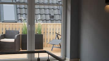 Minibar, in-room safe, desk, laptop workspace