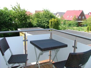 双人房, 阳台 | 迷你吧、客房内保险箱、办公桌、笔记本电脑工作区