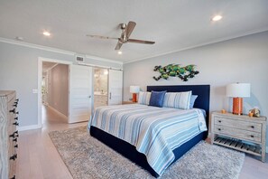 3 bedrooms, desk, iron/ironing board, free WiFi