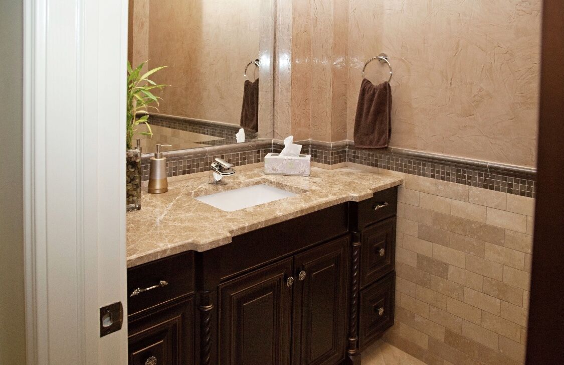 6 Bedrooms Home Suburbs of Chicago