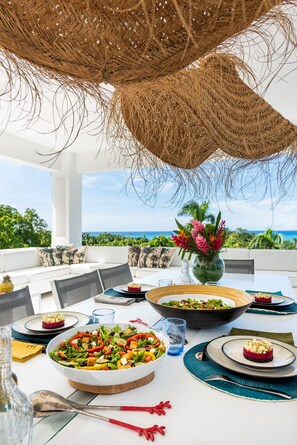 屋外ダイニングエリア