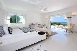 5 室のベッドルーム、セーフティボックス (室内)、デスク、アイロン / アイロン台