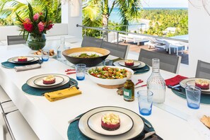 屋外ダイニングエリア