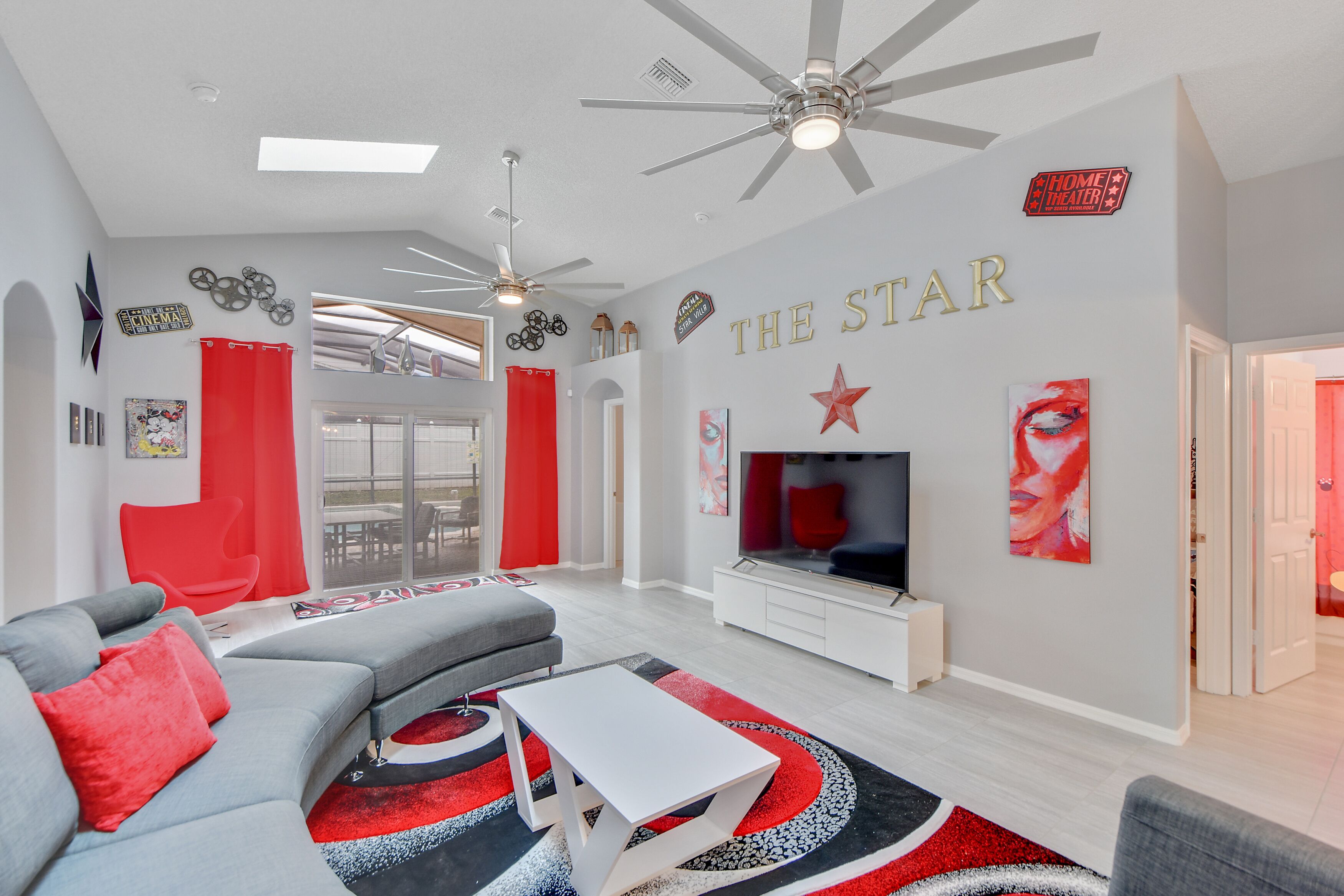 Welcome to The new Star, 5 bedrooms , 4 bathroom southfacing pool and spa