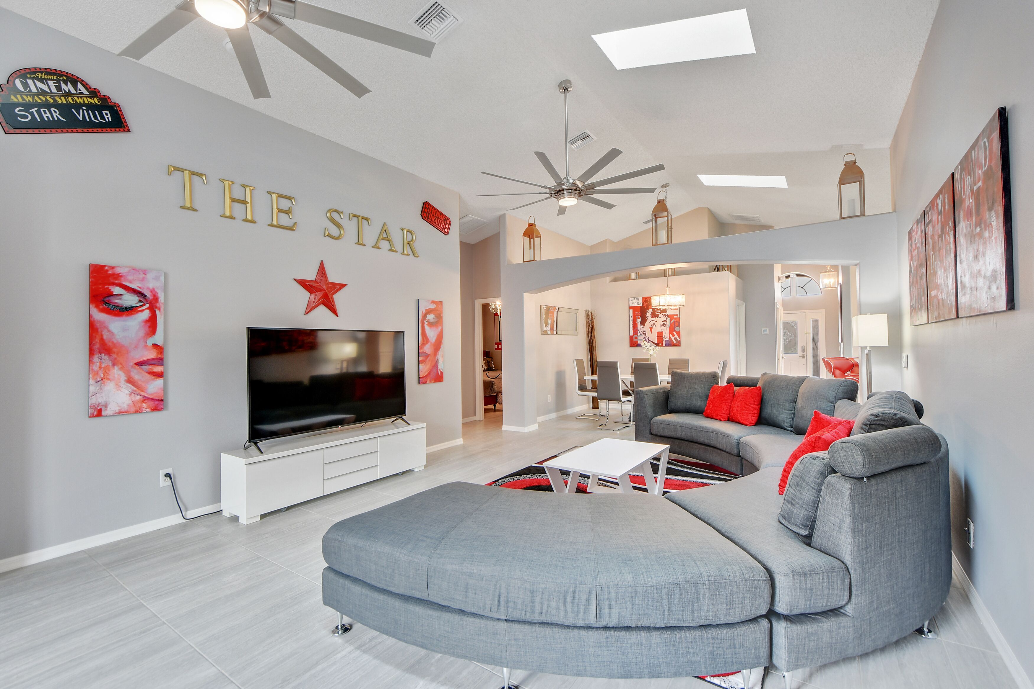 Welcome to The new Star, 5 bedrooms , 4 bathroom southfacing pool and spa