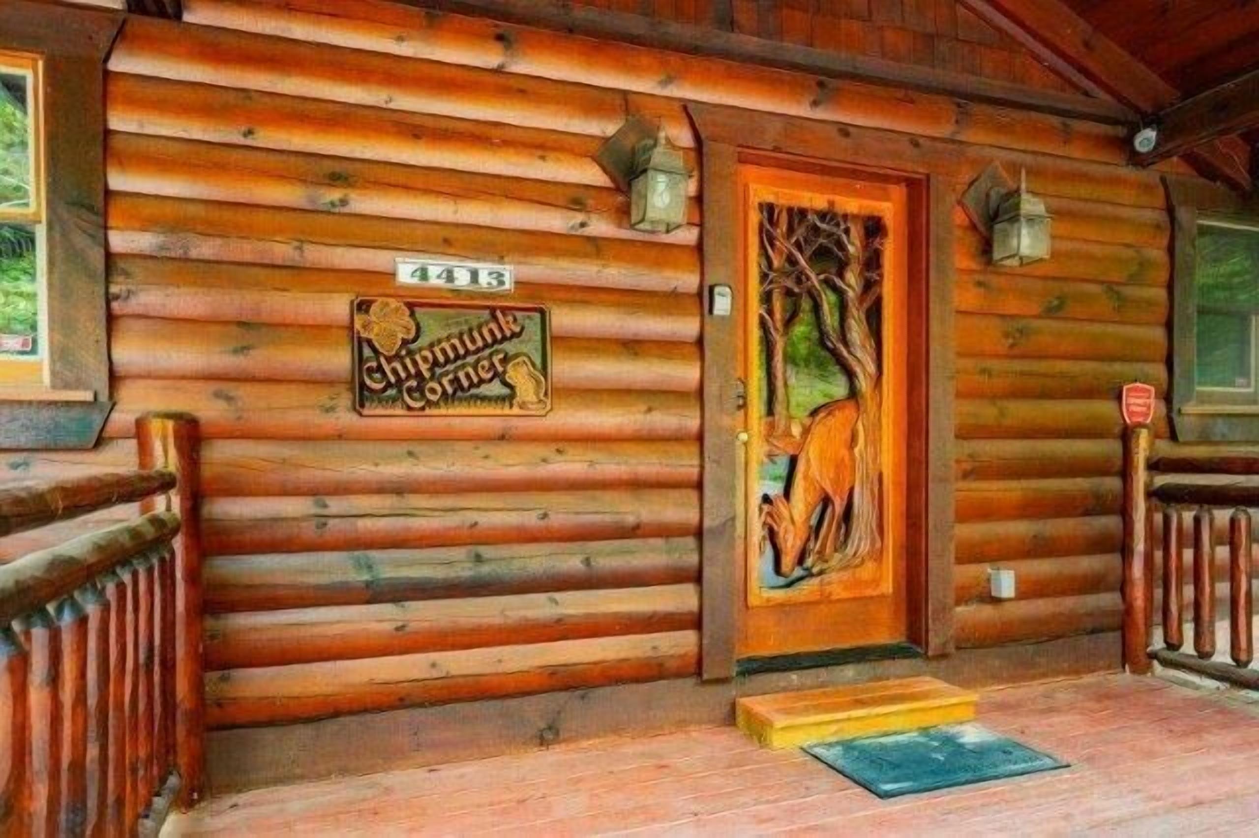 Una cabaña de troncos con fachada de madera, una puerta con tallado de zorro y un letrero que dice "Chimmpunk Corner".
