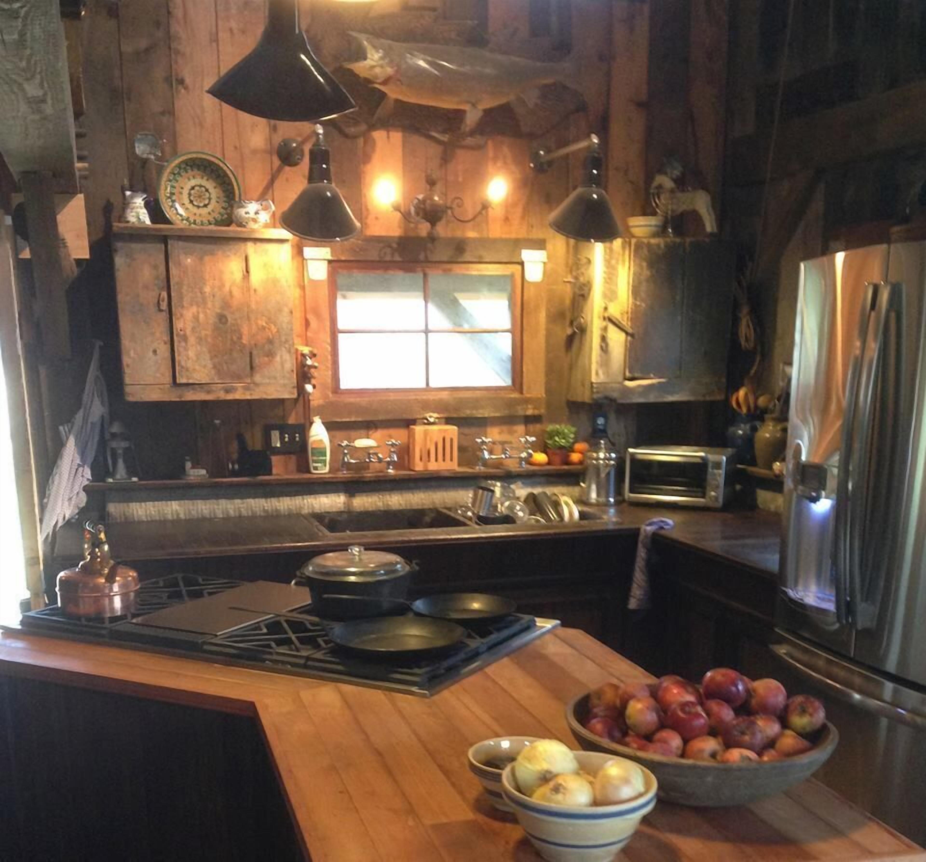  A Rustic Barn &amp; Camper - Cassic  VT Beauty with a Ralph Lauren touch! 