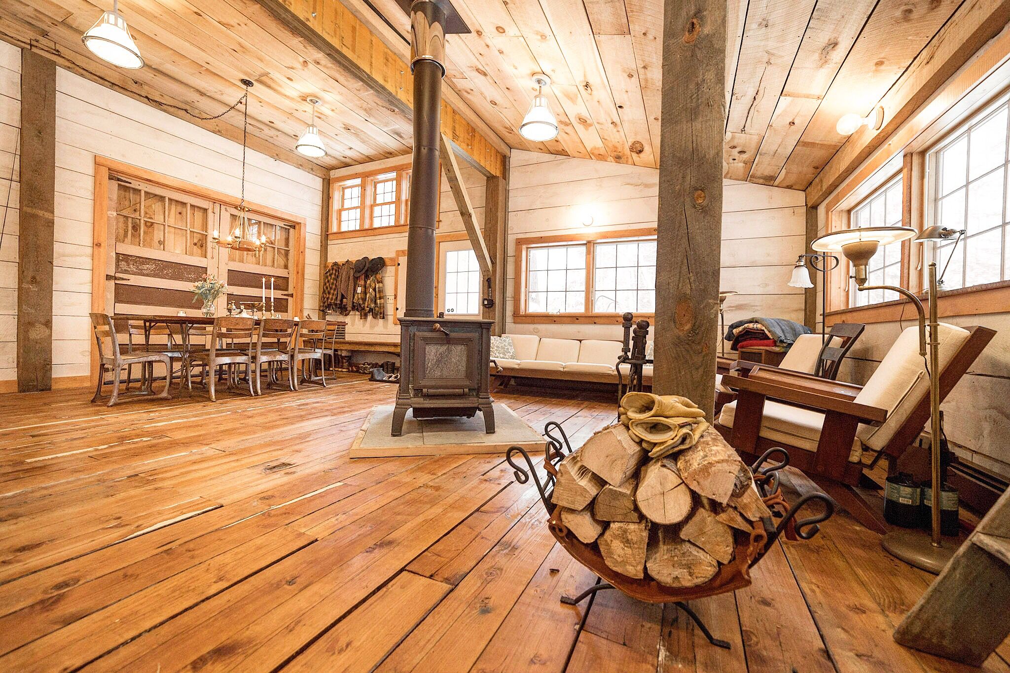 A Beautiful Art Studio & Loft!