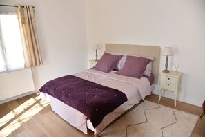 Premium bedding, individually decorated, individually furnished, desk - Le Mas de la Fadeto (Les Baux-de-Provence)