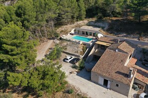 Aerial view - Le Mas de la Fadeto (Les Baux-de-Provence)
