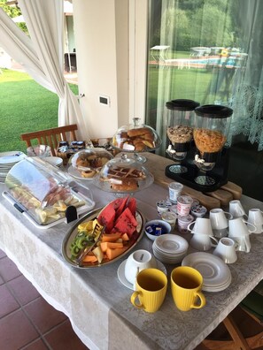 Desayuno bufé gratuito y diario