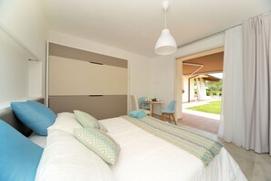 Habitación (Malvy) | Ropa de cama de alta calidad, minibar, escritorio y cortinas opacas