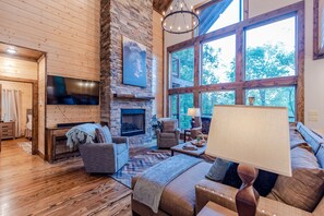 TV, fireplace - Family 3BR Retreat with Private Fishing Dock (Broken Bow)