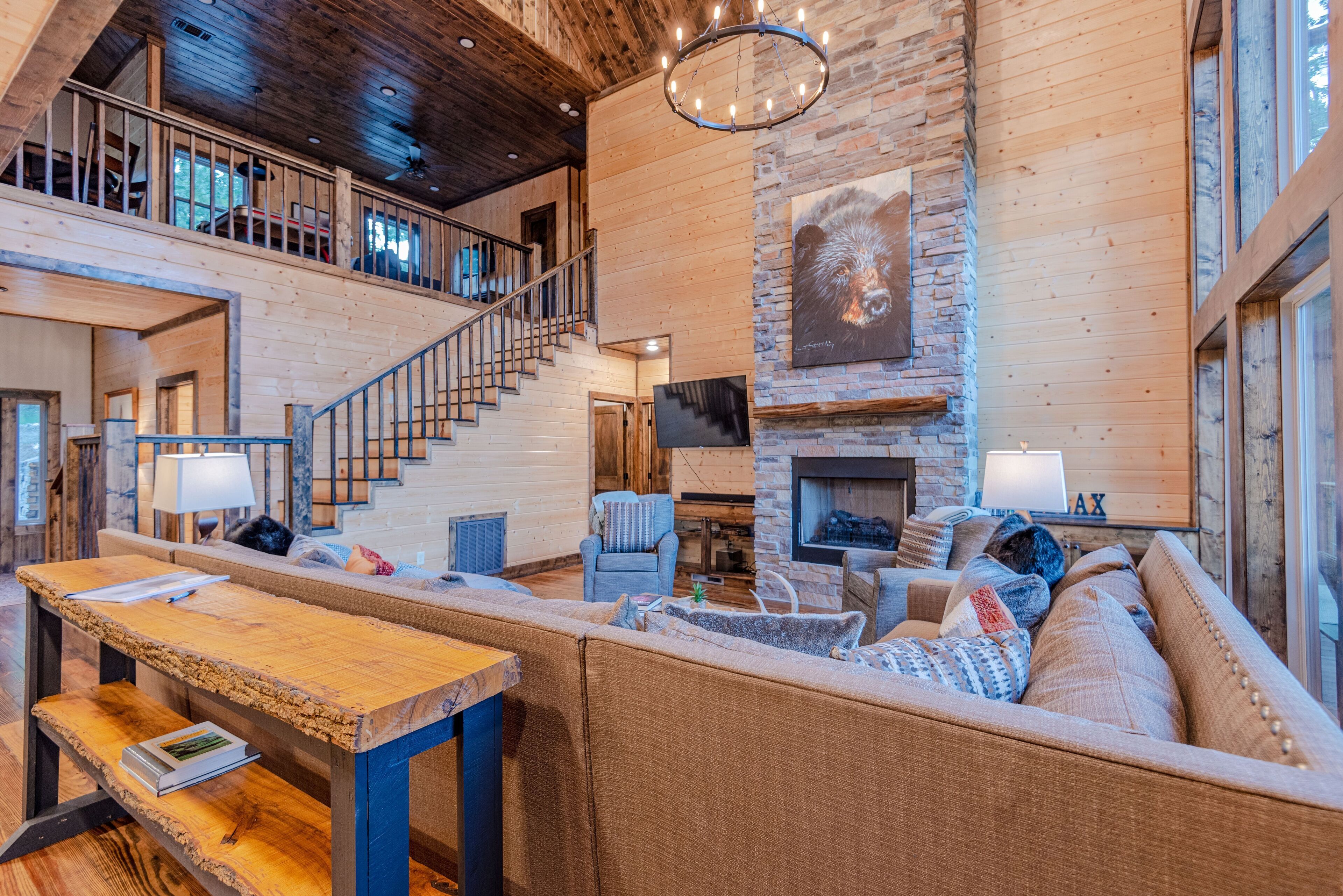 Blackberry Jam! 3 Bdrm; 3.5 Bath; Luxury; Hot Tub; Pond; Firepit