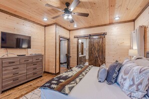 3 bedrooms, iron/ironing board, WiFi, bed sheets - Family 3BR Retreat with Private Fishing Dock (Broken Bow)