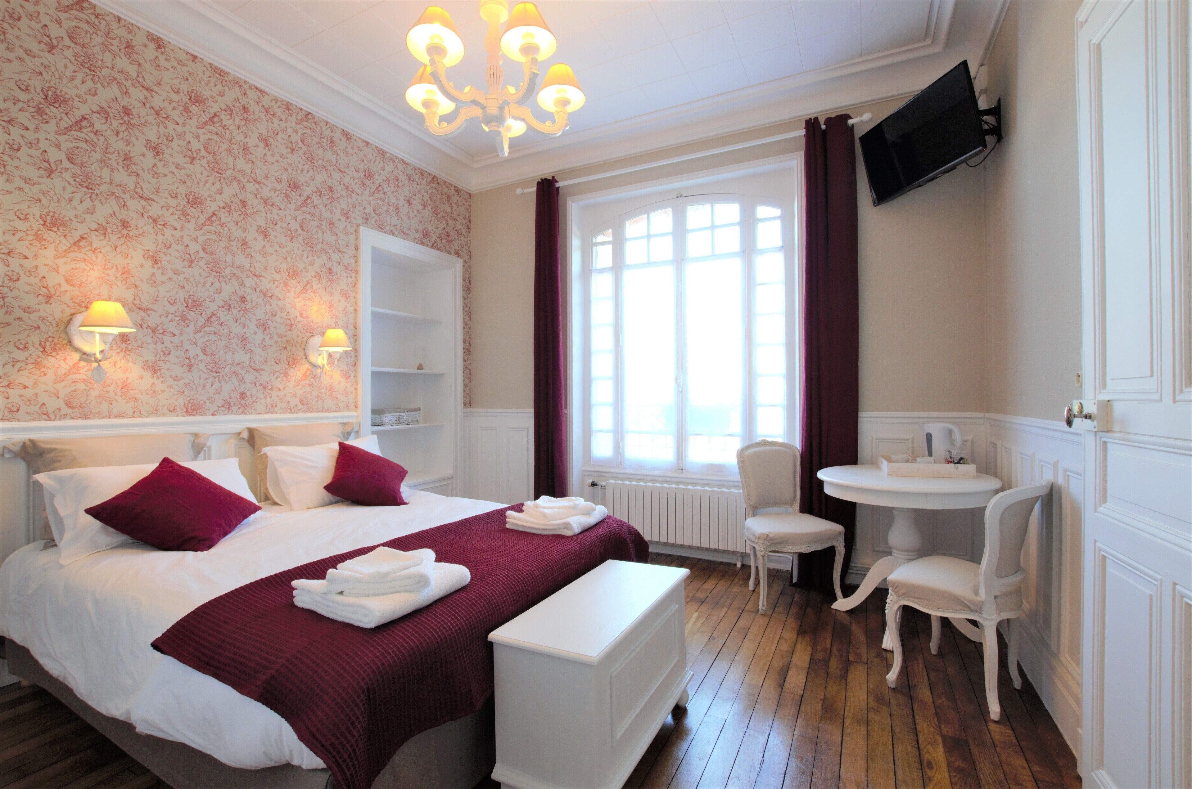 A l'Aube de Troyes - Charming Bed and Breakfast - Swimming pool