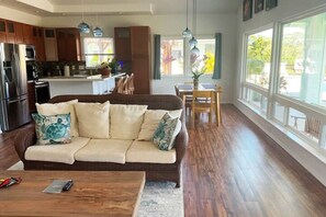 Smart TV, books - Oceanfront paradise with AC and wifi close to Hilo (Papaikou)