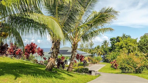 Property grounds - Oceanfront paradise with AC and wifi close to Hilo (Papaikou)