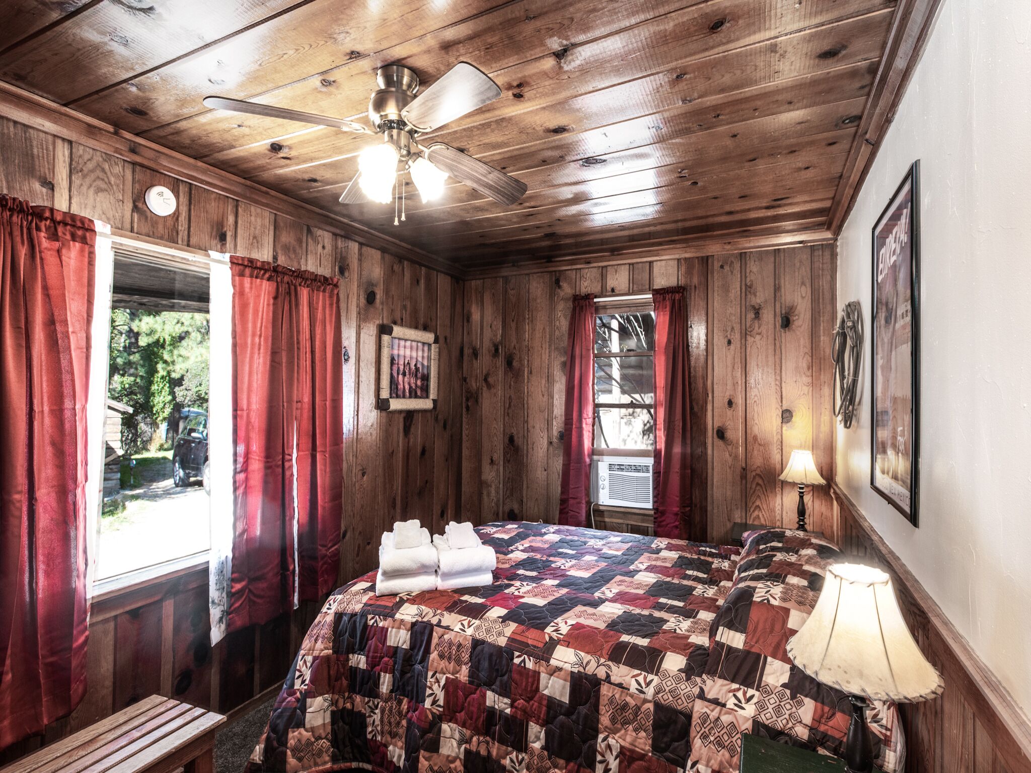 Apache Village Cabinette 11, Queen Bed, Midtown, Sleeps 2