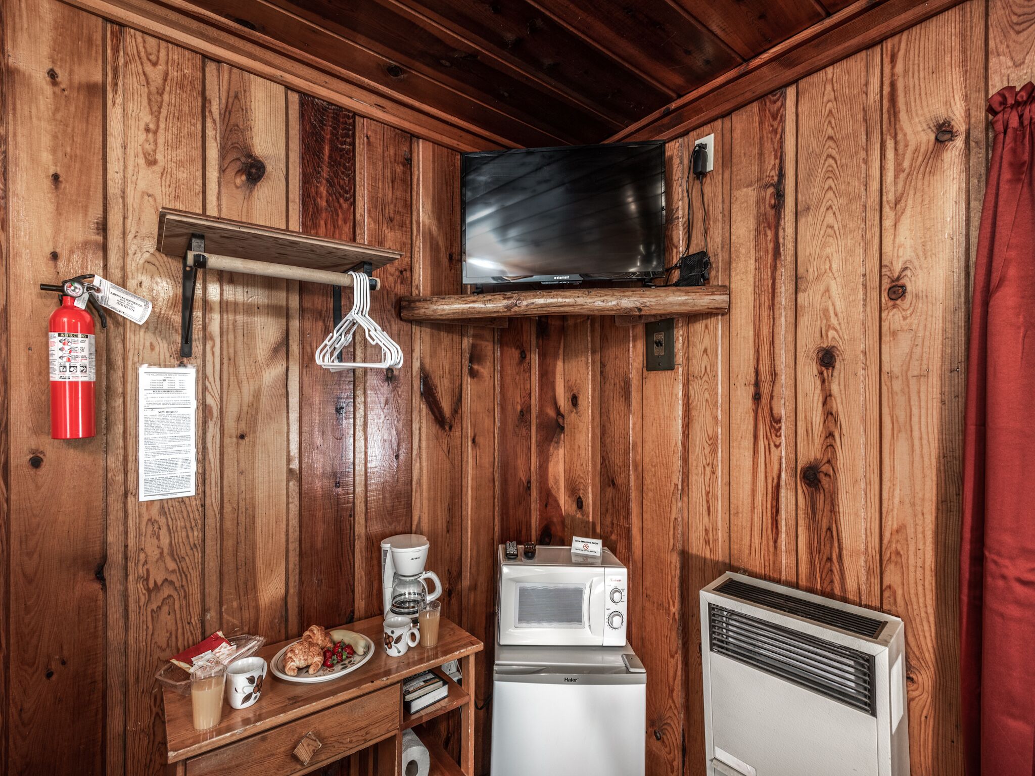 Apache Village Cabinette 11, Queen Bed, Midtown, Sleeps 2