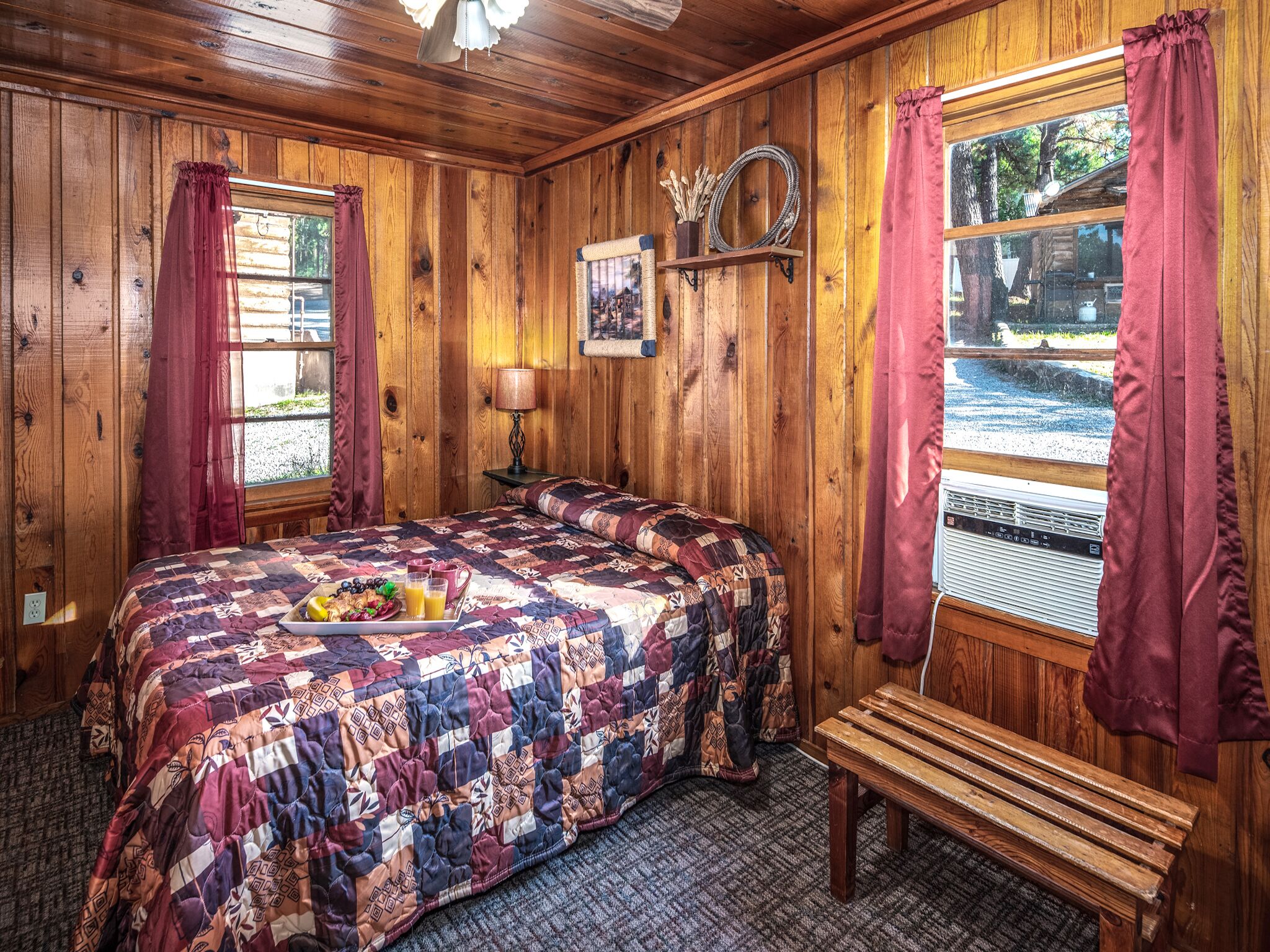 Apache Village 1, Queen Bed, Midtown, Pet Friendly, Sleeps 2