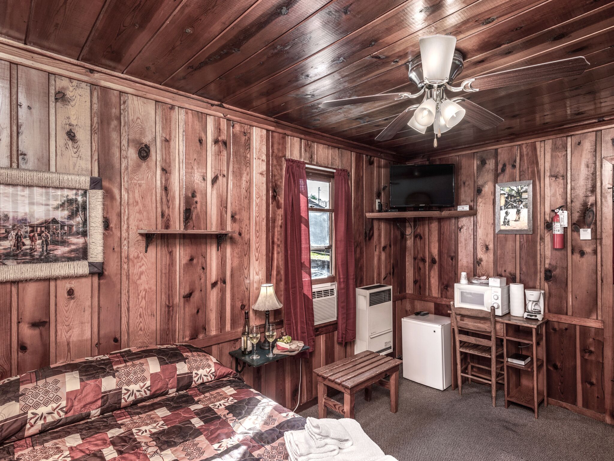 Apache Village 3, Queen Bed, Midtown, Sleeps 2