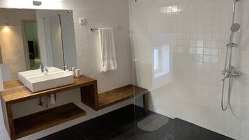 Bathtub, hair dryer, bidet, towels
