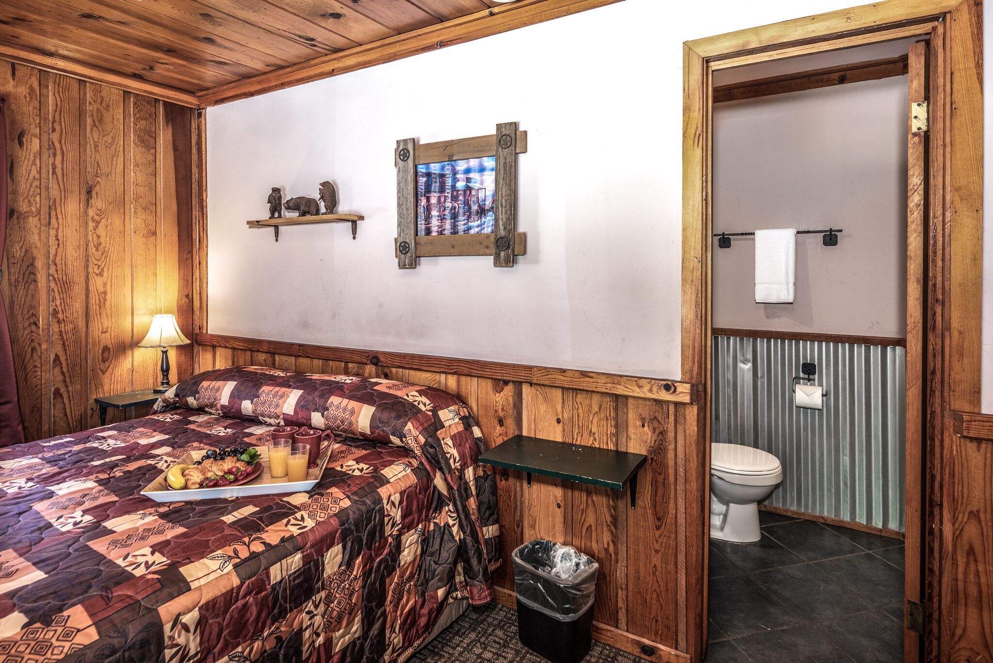 Apache Village 9, Queen Bed, Midtown, Pet Friendly, Sleeps 2