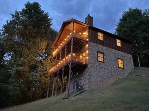 Exterior - RusticCabin • HotTub • Firepit, Views, PetFriendly (Sevierville)