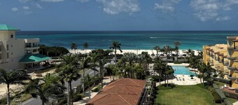 Eagle Beach- Oceana Penthouse 2 bed Condo with Private Rooftop Terrace