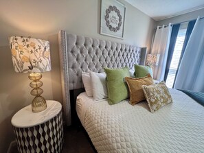 1 slaapkamer, een strijkplank/strijkijzer, gratis wifi, beddengoed