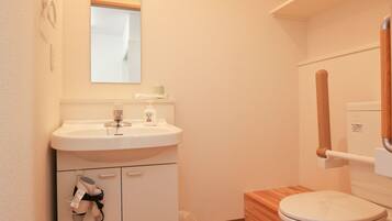 Desk, soundproofing, free WiFi