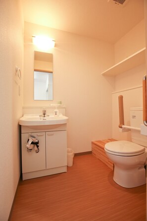 Desk, soundproofing, free WiFi - Connect Inn (Osaka)
