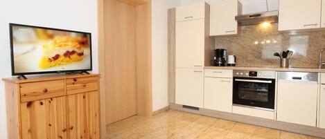 Horno, lavavajillas y periquera