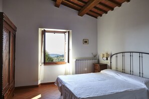 8 عدّة غرف نوم ومكتب وسرير سفر وواي فاي مجانًا